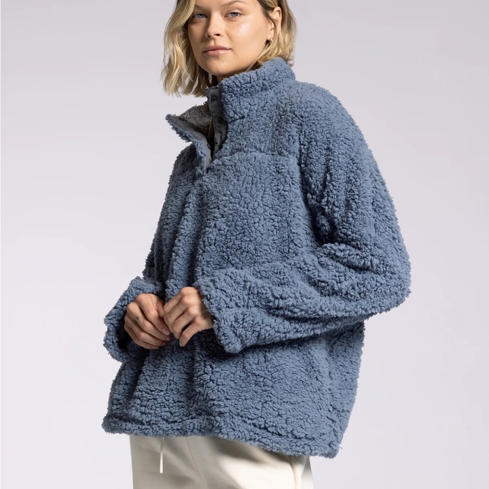 Thread & Supply Blue Daydream Sherpa Pullover Sweatshirt M